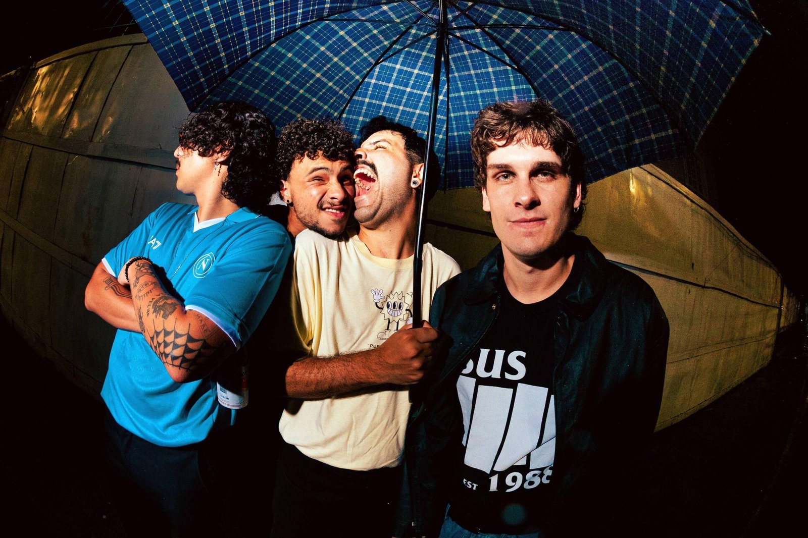 Maré Tardia, banda capixaba composta por Bruno Lozorio, (Guitarra/Voz), Gus Lacerda (Guitarra/Voz), Matheus Canni (Baixo/Voz), Caio Mendonça (Bateria).